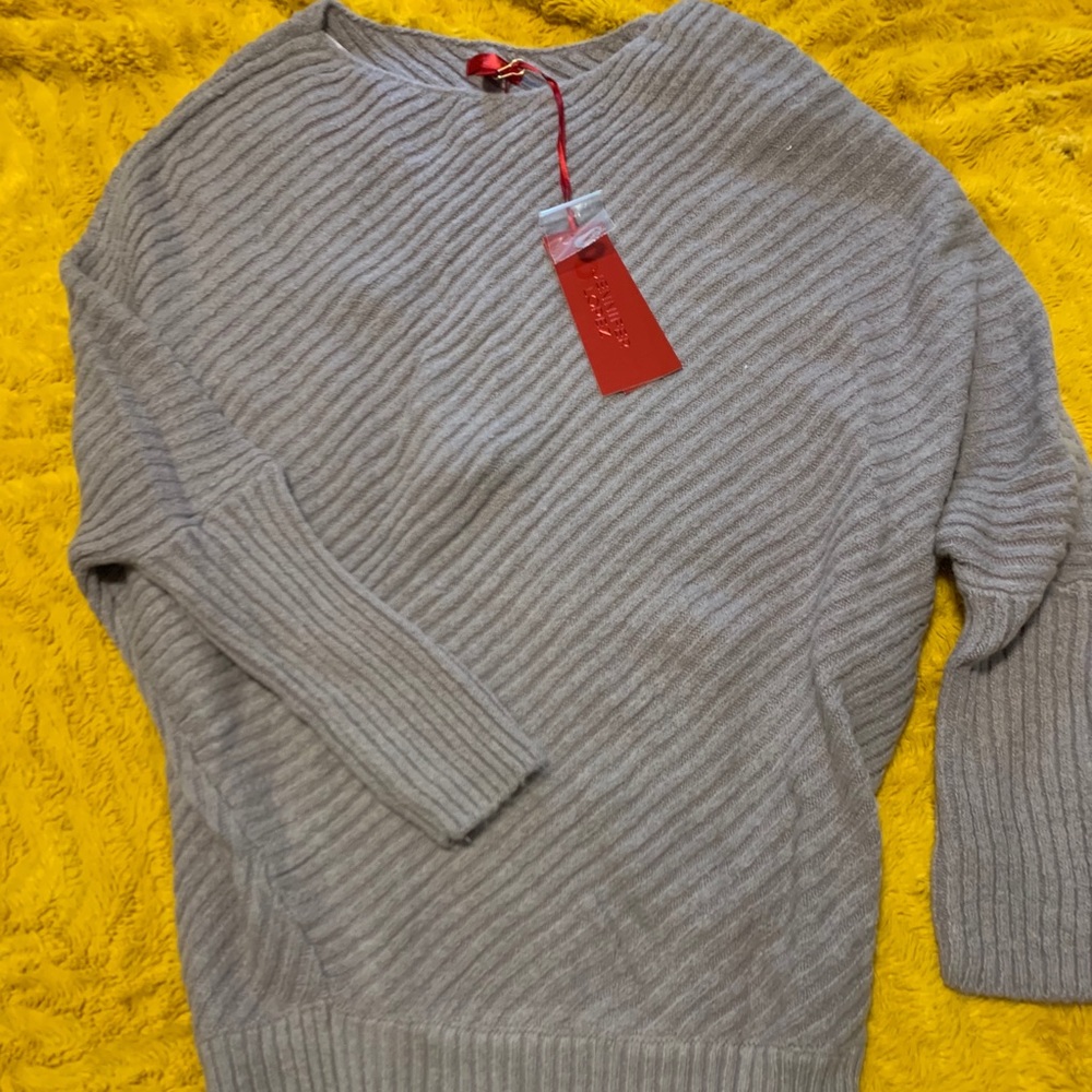 Jennifer Lopez Taupe sweater